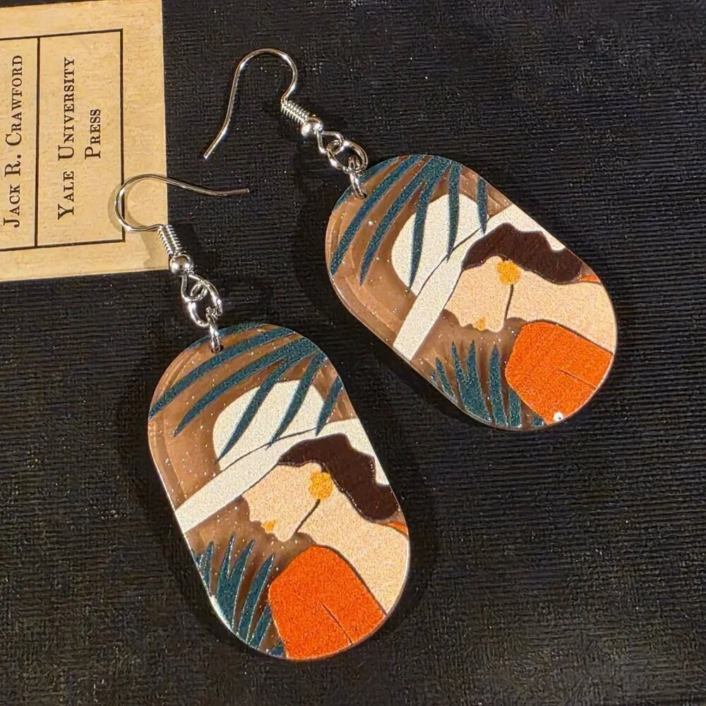 Retro 80s Style Woman with Hat Palm Trees Vintage Lucite Pendant Dangle earrings